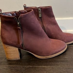 Cute booties! Lightly worn